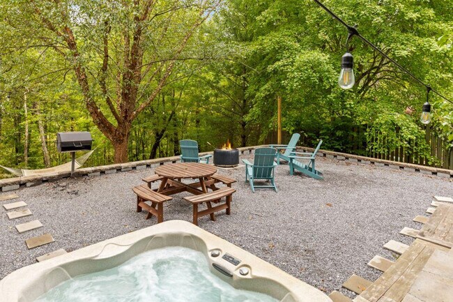 Building Photo - 3230 Cove Creek Way