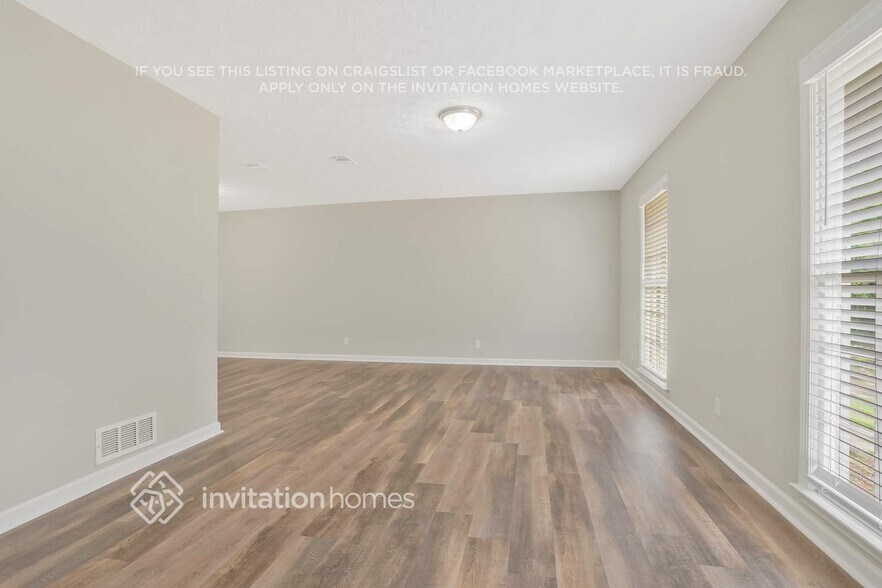 Building Photo - 5018 E Shore Dr SW
