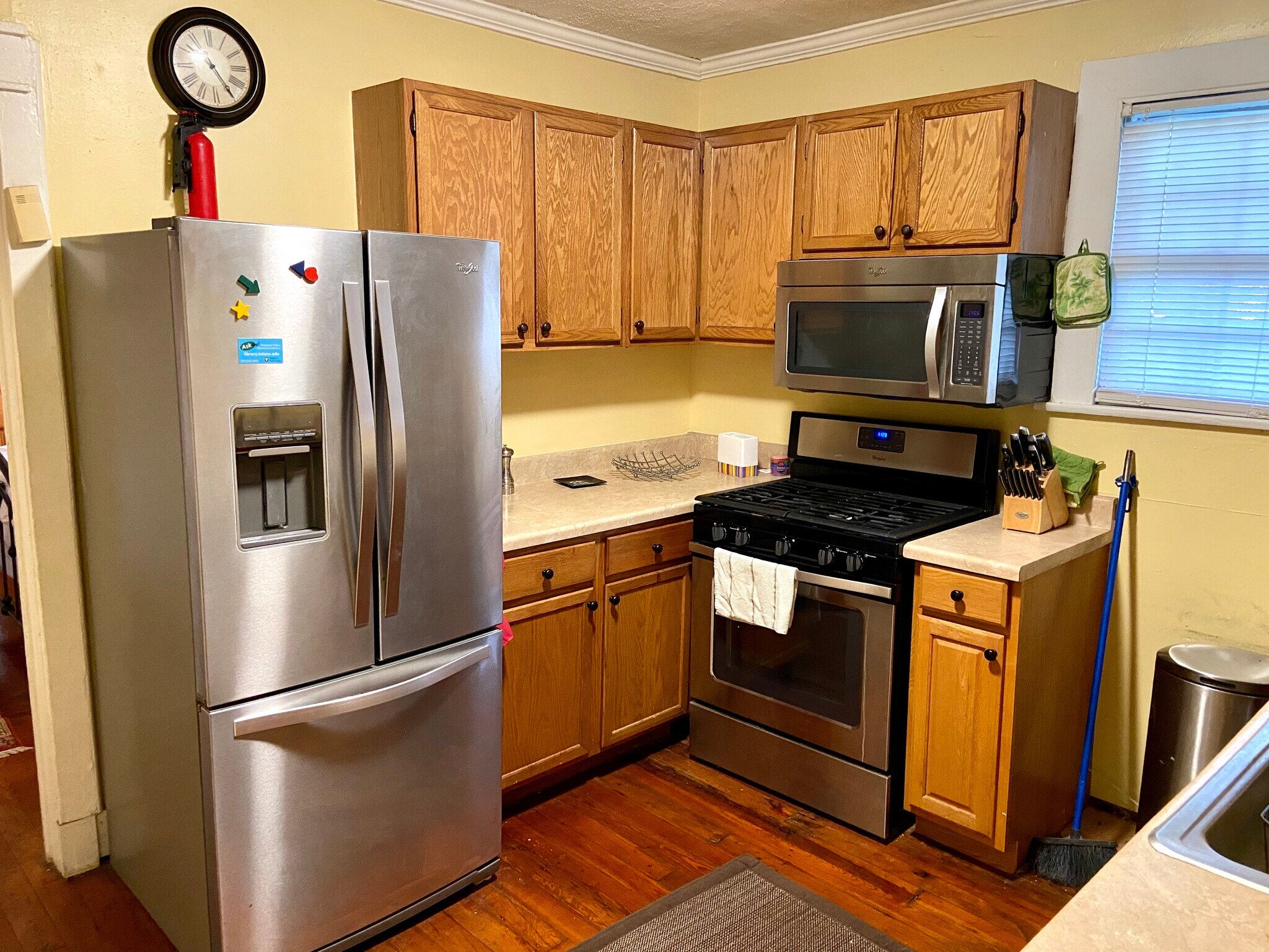 Kitchen, Frenc Dr. Refrigerator, Gas stove and Microwave - 1028 Cherokee St