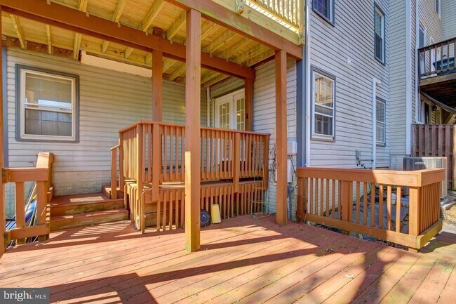 Building Photo - 8200 Maple Ridge Ave