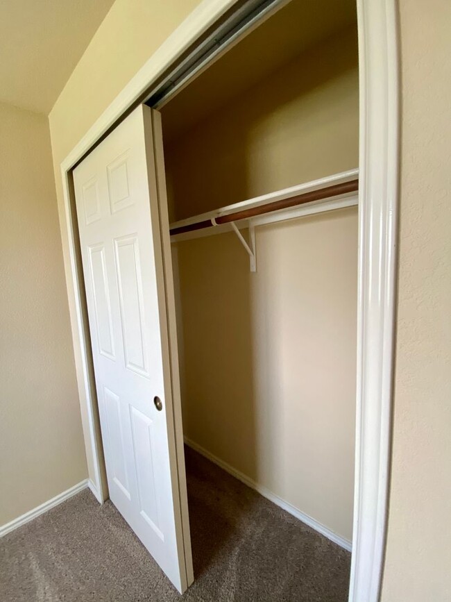 Building Photo - Charming New Braunfels Home Available for Immediate Move In