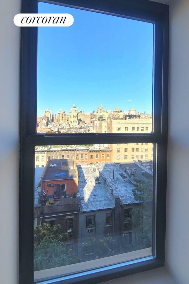 Building Photo - 45 W 81st St