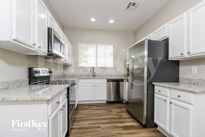 Building Photo - 13576 W Desert Ln