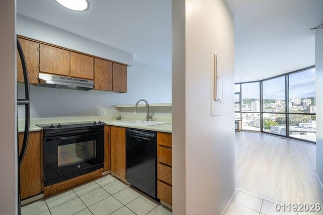 Building Photo - $2,250 / 1br - 611ft2 - Well maintained 1BR/1BA/1PKG condo unit in Hale Kaheka (Ala Moana) (Honol...