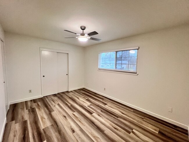 Building Photo - $2,495 Sierra & Cedar, 4 bedroom House - Fresno / Spacious Backyard / Fresh Paint / New Floors