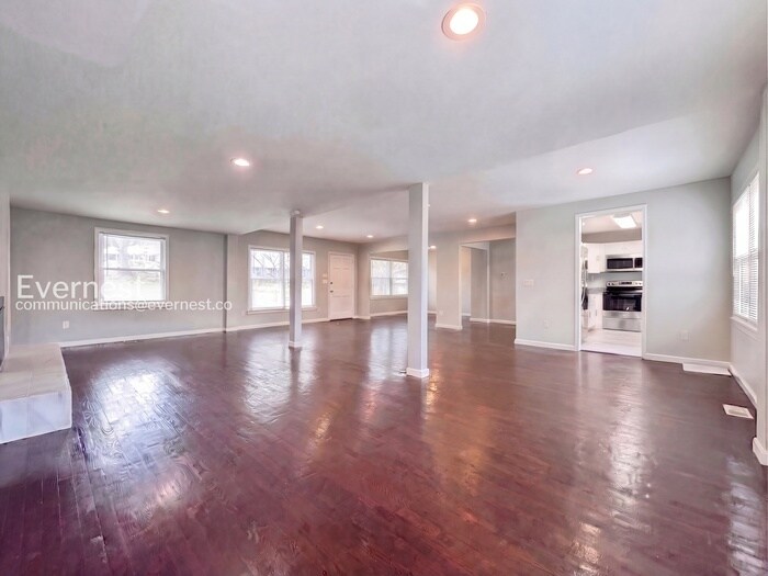 Building Photo - 1345 Twin Oaks Cir SE