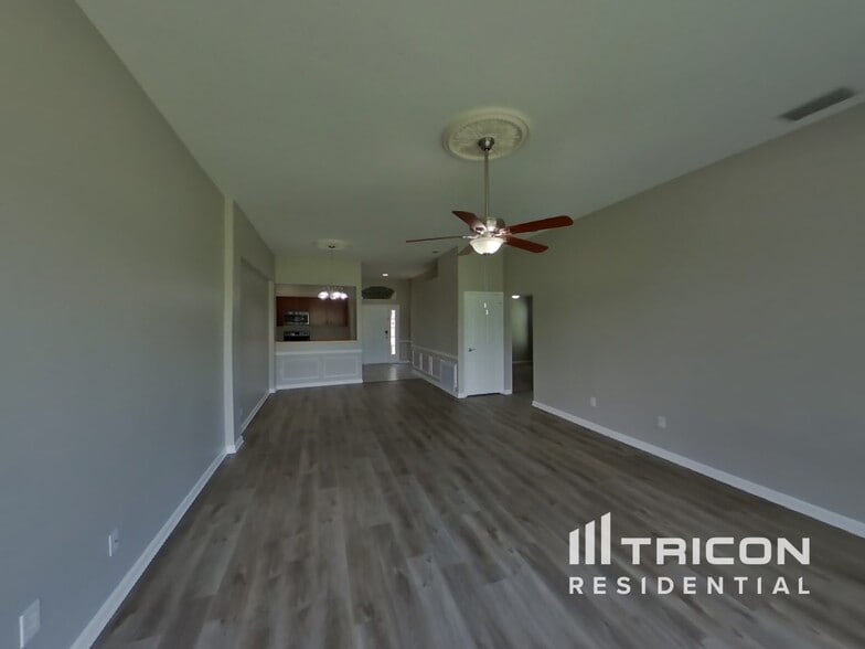 Building Photo - 806 Sea Holly Dr