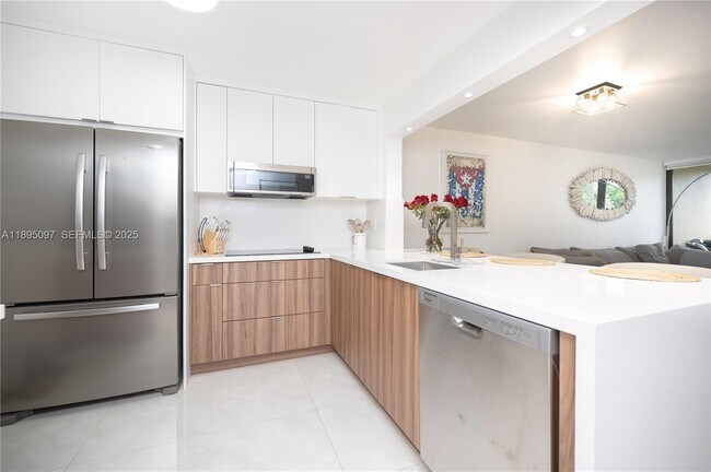 Building Photo - 10875 SW 112th Ave