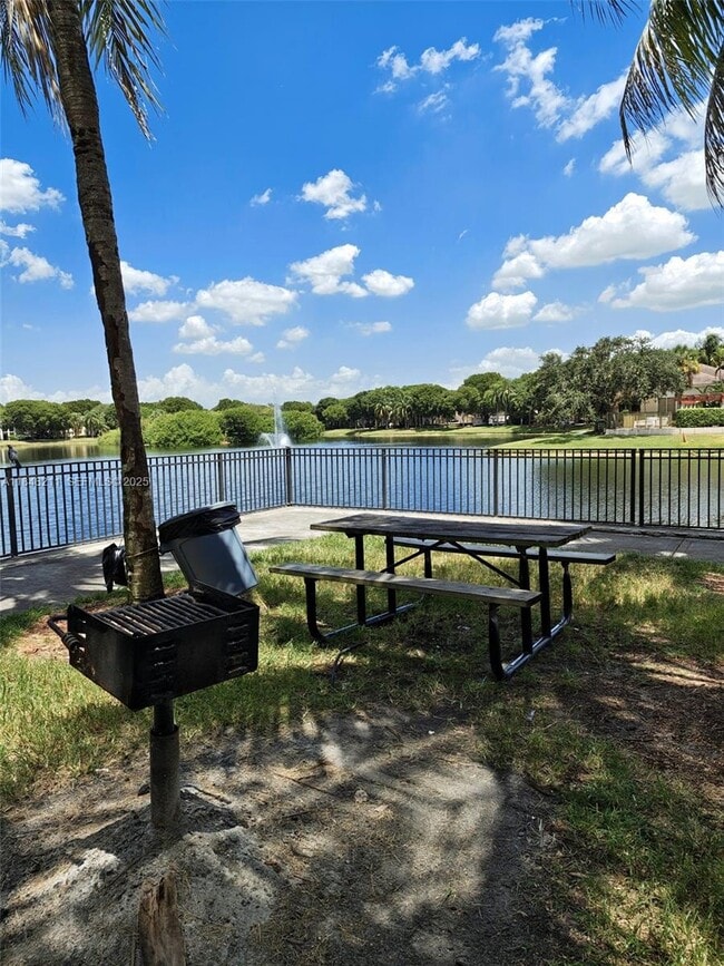 Building Photo - 2586 Centergate Dr