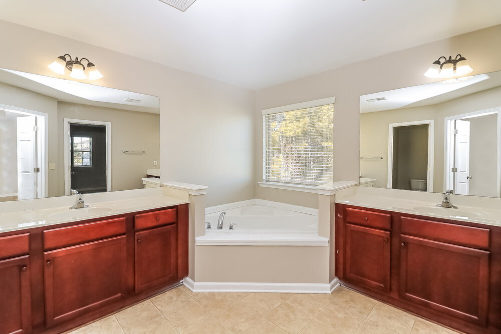 Building Photo - 6035 Gladiola Way