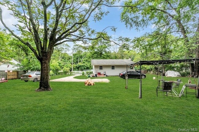 Building Photo - 13 Carr Ln