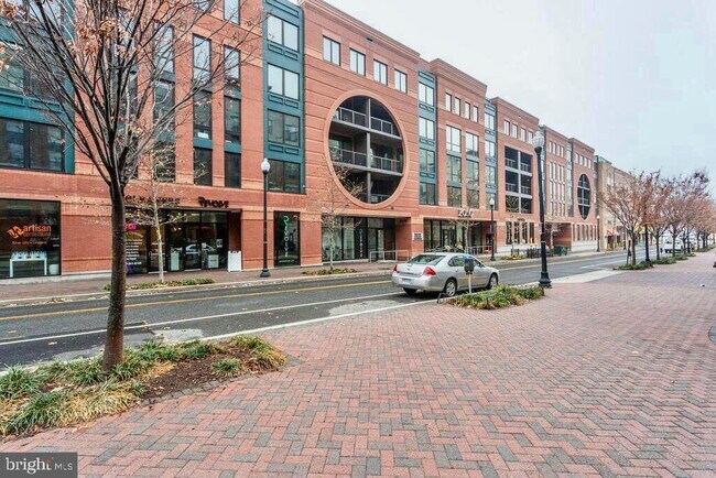 Building Photo - 1021 N Garfield St