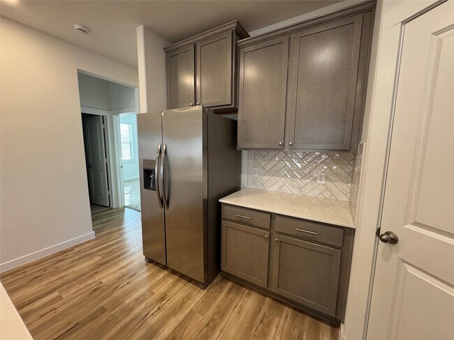 Building Photo - 31138 Myers Hvn Ln