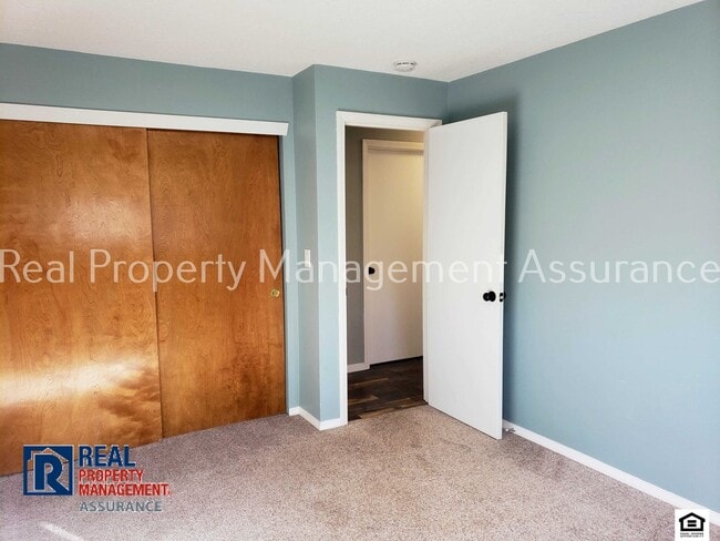 Building Photo - 1400 NE 14th Ave