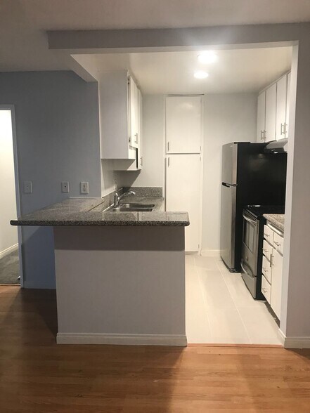 Building Photo - 8650 Gulana Ave