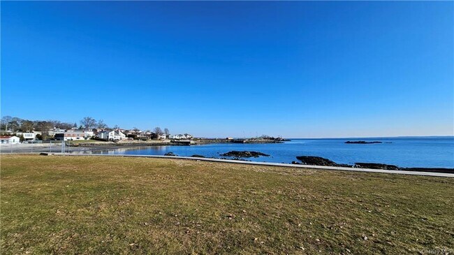 Building Photo - 289 Davenport Ave