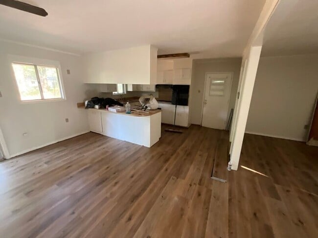 Building Photo - 131 Estates Ct