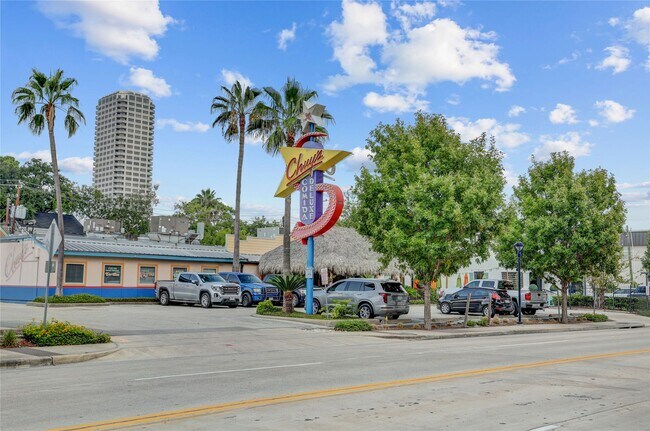 Building Photo - 2701 Westheimer Rd