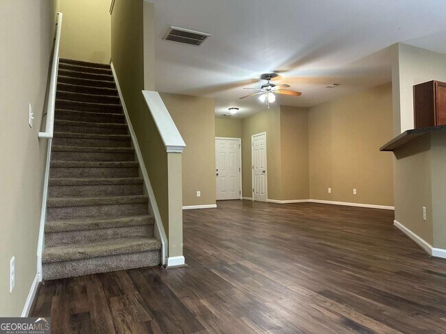 Building Photo - 538 Oakside Pl