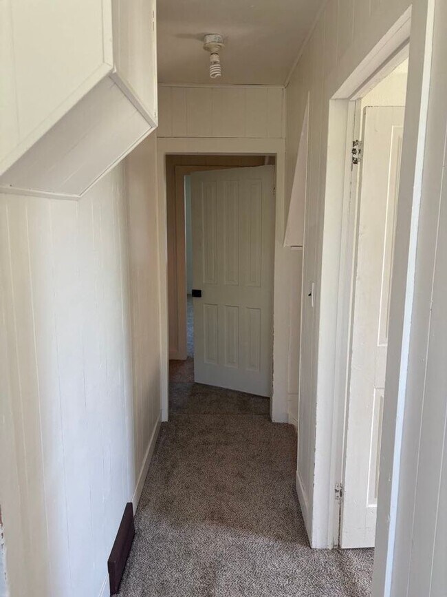 Building Photo - SPACIOUS 4 BEDROOM HOME READY FOR YOU