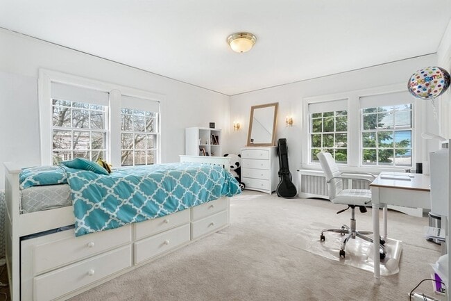 Building Photo - 487 Ward St