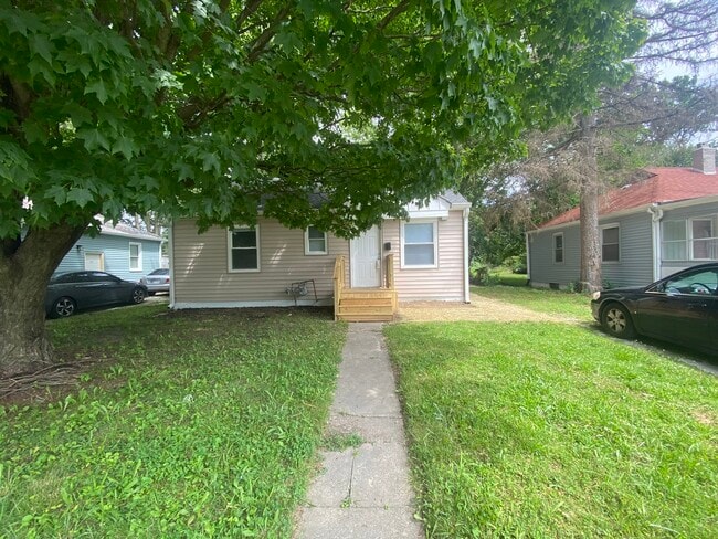 Primary Photo - 3121 Eastern Ave