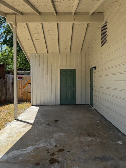 Building Photo - 5710 Glen Meadow Dr