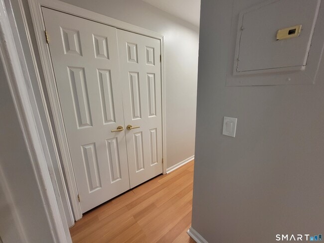 Building Photo - 303 Willow Springs
