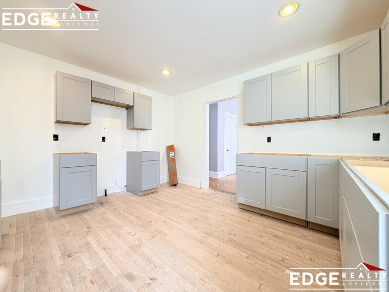 Building Photo - 22-24 Everett Sq. Unit 1