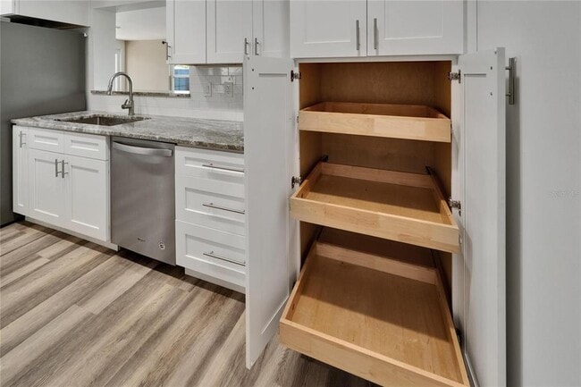 Building Photo - 2552 Bramblewood Dr W