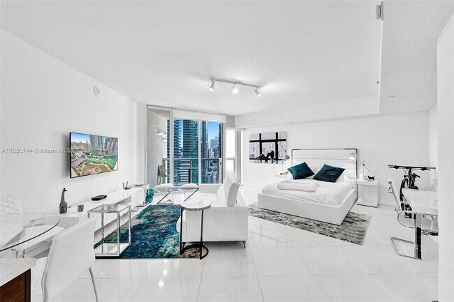 Building Photo - 475 Brickell Ave