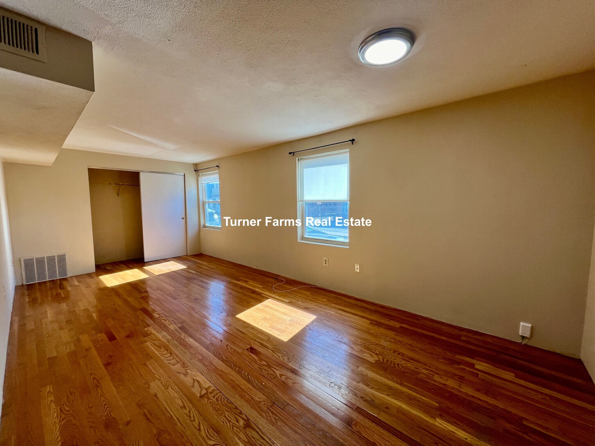 Building Photo - 381 Dorchester St