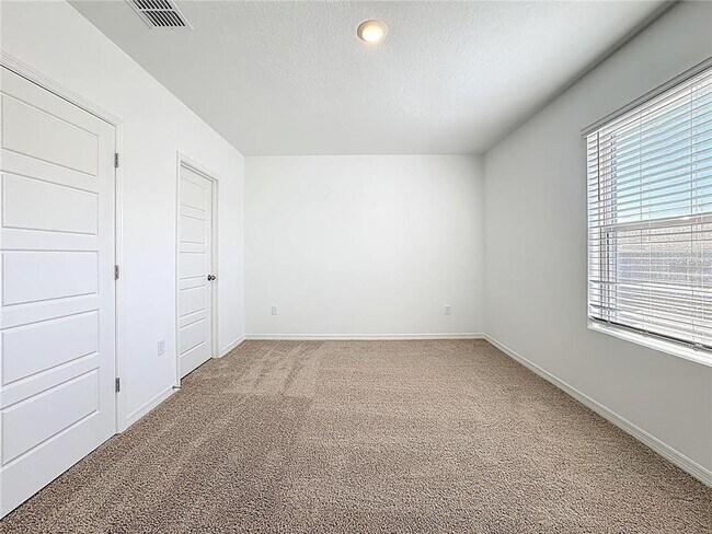 Building Photo - 2649 Olympic Ct