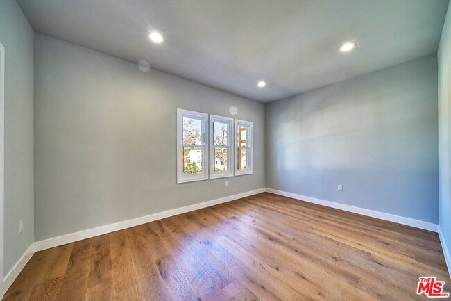 Building Photo - 1226 Meadowbrook Ave