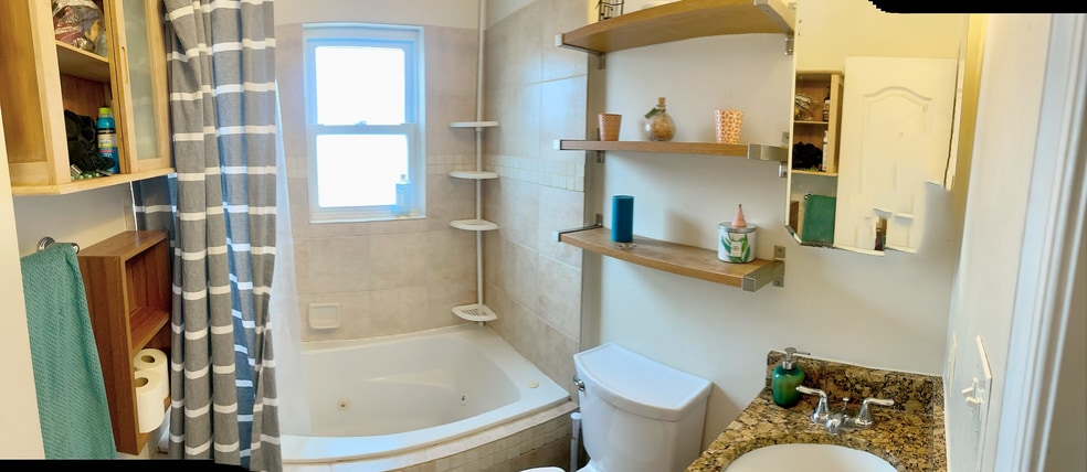 Luxury bathroom including jacuzzi tub - 94 Webster St NE