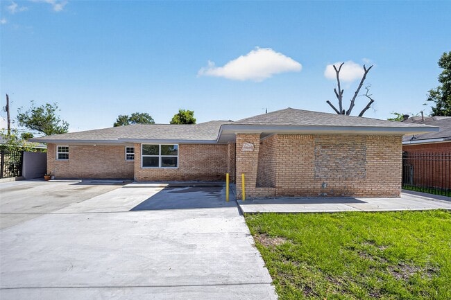 Building Photo - 7950 Longridge Dr