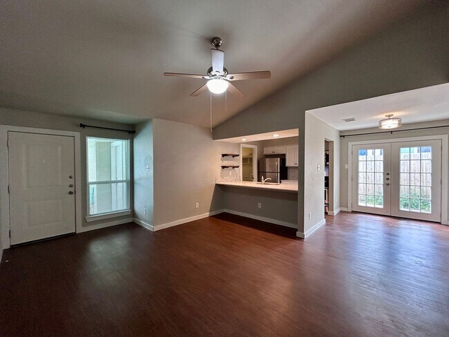 Building Photo - 1900 Gracy Farms Ln