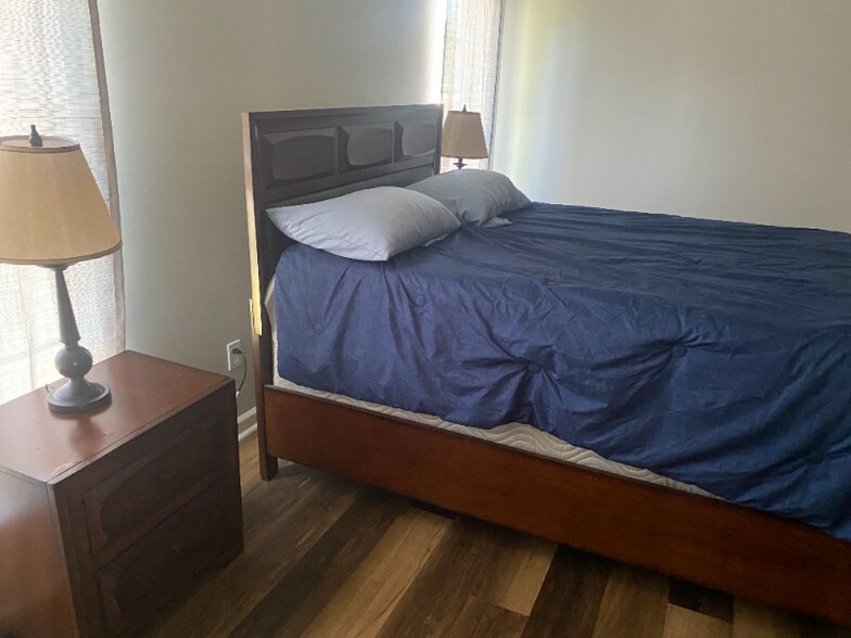 Building Photo - 3683 Old Ferry Rd