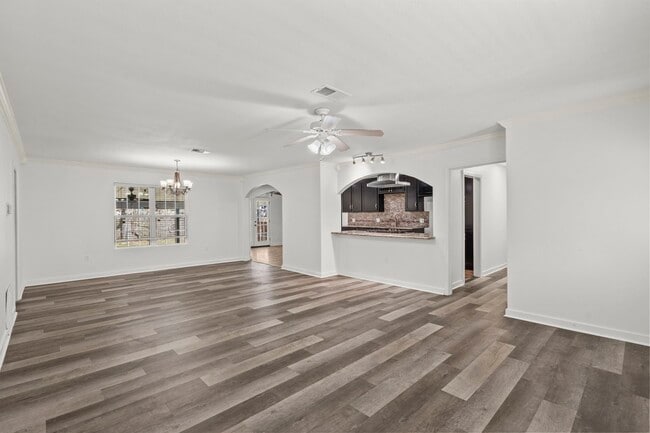 Building Photo - 1132 18th Ave N