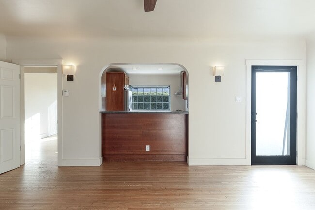 Building Photo - 3-Bed + 2-Bath Home | Midtown Ventura | Unfurnished