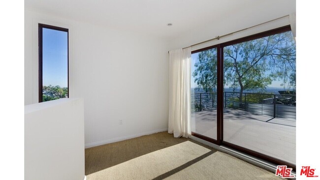 Building Photo - 1874 Sunset Plaza Dr