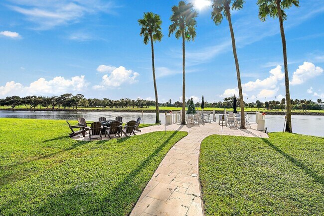 Building Photo - 356 Golfview Rd