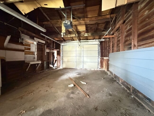 Building Photo - Charming One Bed And One Bath House!