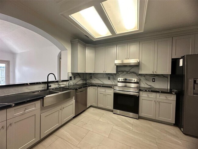 Building Photo - 2027 Marchwood Manor Dr