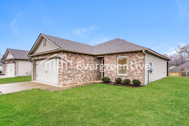 Building Photo - 16366 Creek Dr