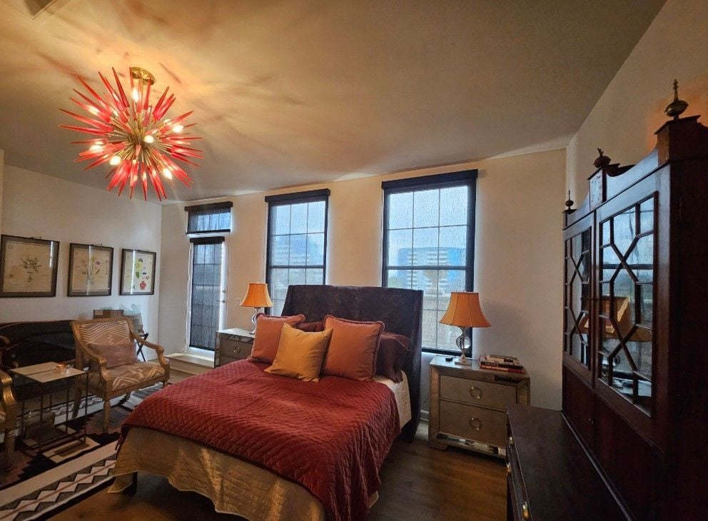 Building Photo - 475 W 12th Ave