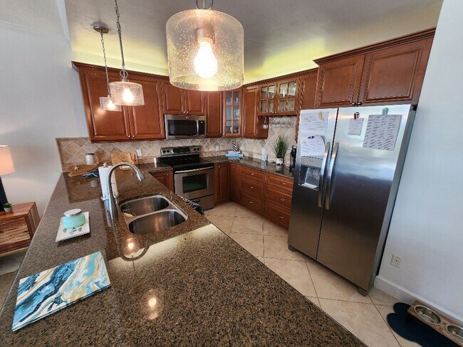 Building Photo - Beautiful Fully Furnished Marker 33 Condo on the water