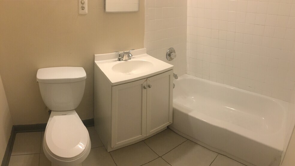 Building Photo - 1211 W Elmdale Ave