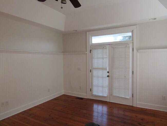 Building Photo - 703 Tradewind Ct