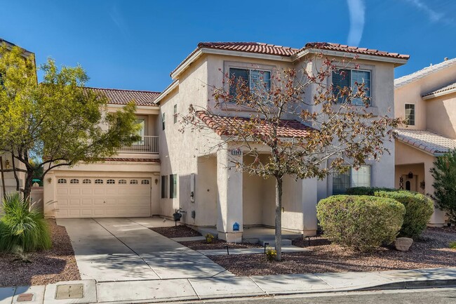 Building Photo - 5 Bedroom in Silverado Ranch!